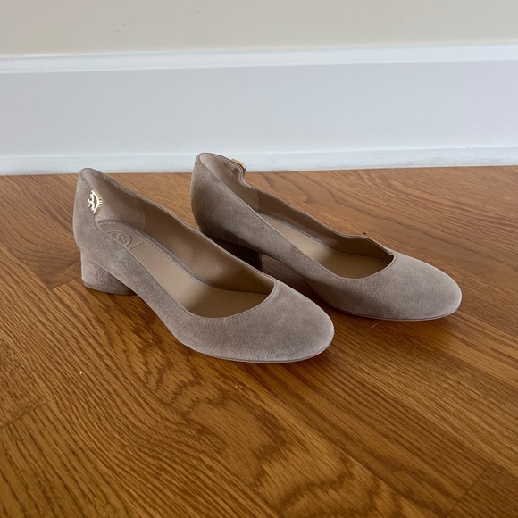 Tory Burch heeled pump - Picture 1 of 3